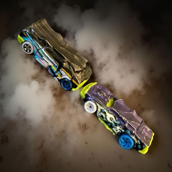 Hot Wheels Demo Van & Car Set Monster Truck Crushers Speed Bump Car A7 - Picture 1 of 5